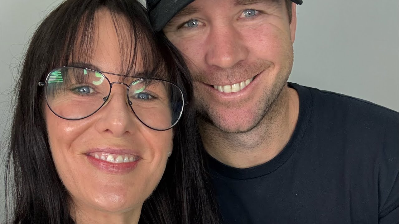 ОБЩЕНИЕ В ЖИВОМ ЧАТЕ С НАМИ: комедийные истории о парах, искренние шутки об отношениях и почти ми...