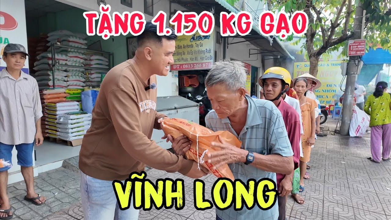 Tặng 1150 Kg Gạo Từ Nhà Hảo Tâm Mỹ Đến Hoàn Cảnh Khó Khăn Ở Chợ Long Hồ Vĩnh Long | Khương Nhựt Minh