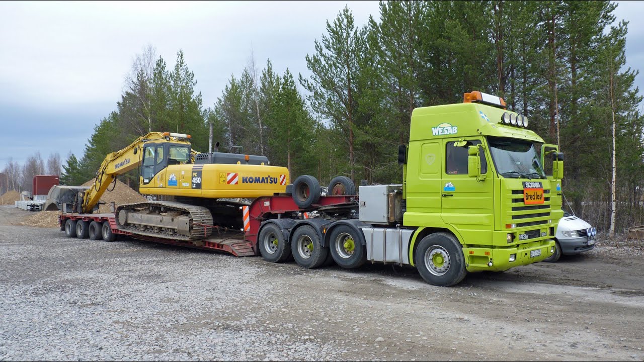 Heavy haulage Scania 143 V8 500 8x4 with a Komatsu PC450