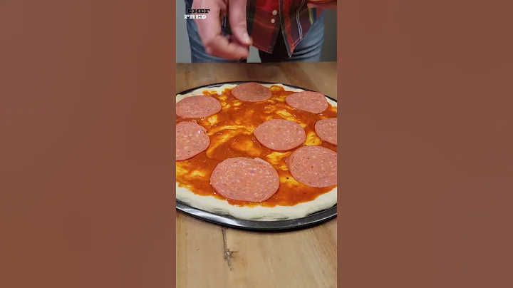 Smokin' Hot BBQ Pizza Perfection To Die For!😋#shorts #barbecue #pizza #mozzarella