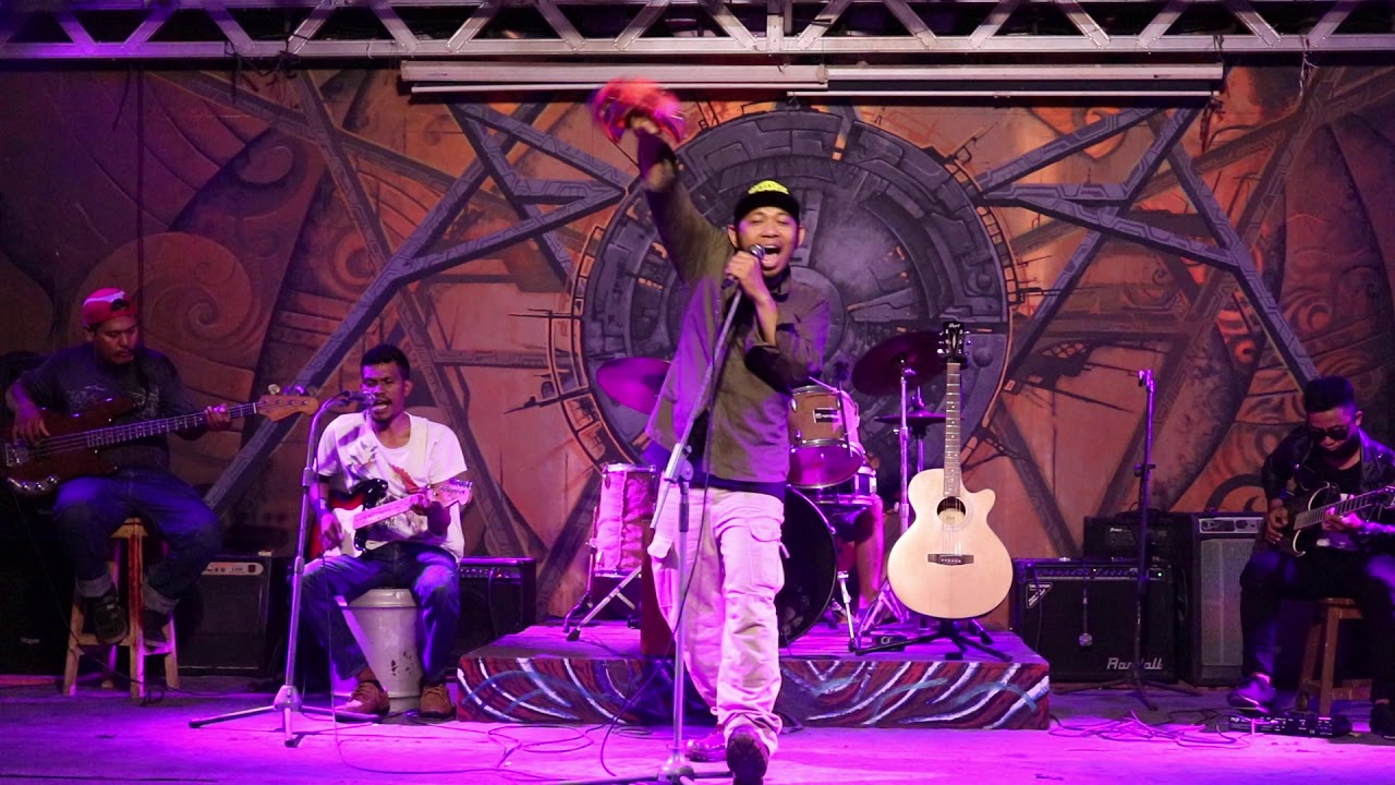 Lagu karangan @ganteng band ..... "senam jomblo"