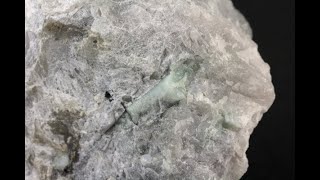 エメラルド (翠玉) 原石449g｜天然石 原石 通販のキラリ石