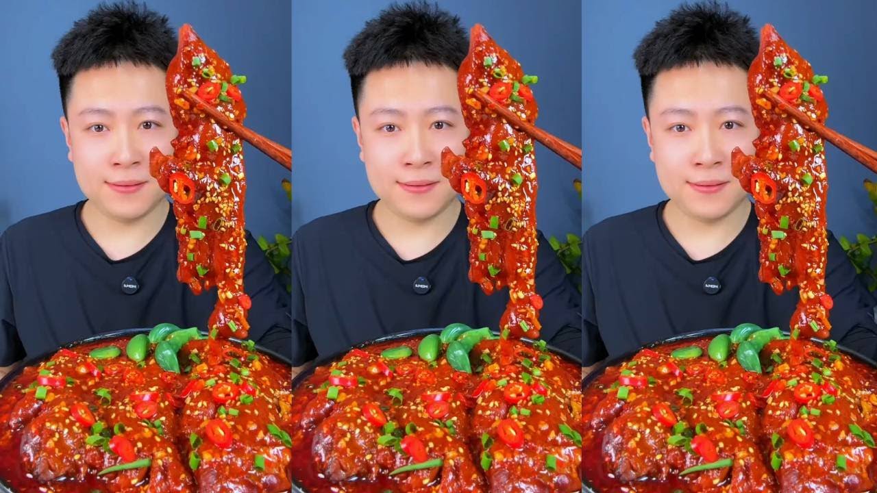 Immersive experience of eating garlic-flavored braised pig's trotters