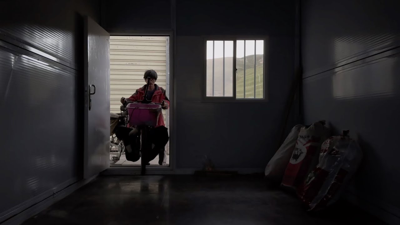 趁年轻 趁梦想还在 想去的地方现在就去 想做的事情现在去做