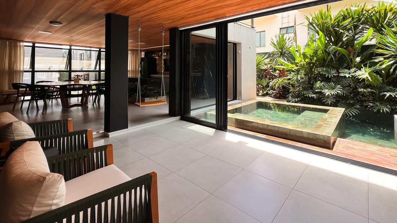 В этом доме есть винный погреб на 180 бутылок! Уникальный проект в районе Альфавиль Эусебио.