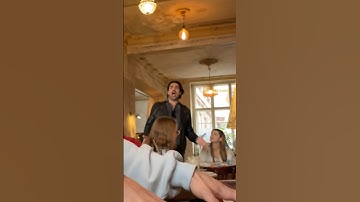 I met a FAMOUS SINGER in a CAFÉ 🤯 #piano #singer #opera