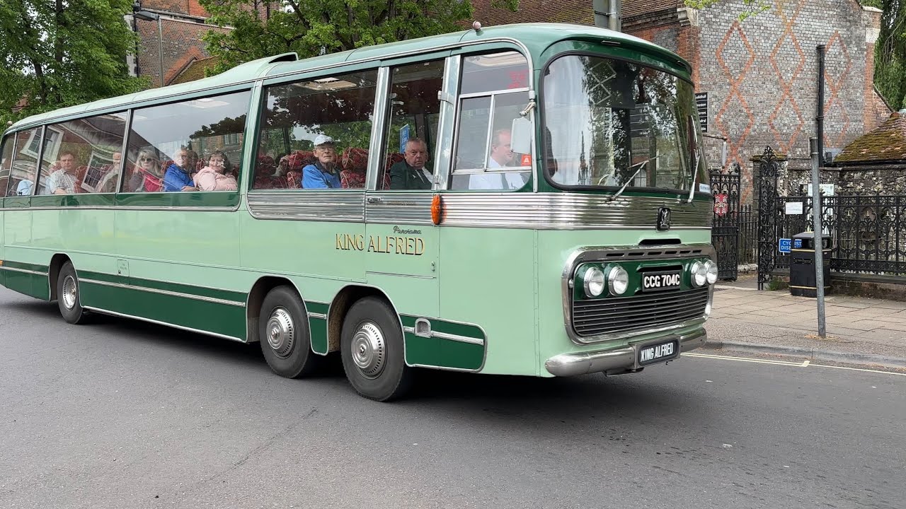 Bedford VAL14 / Plaxton Panorama | CCG704C | Ex King Alfred | Route 10 | The Broadway | 05/05/25
