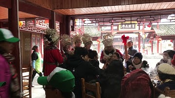 Tục mời rượu độc đáo của Người Mèo - Trung Quốc