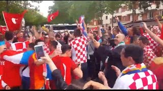 Euro 2016 Türk Ve Hırvat Taraftarlar El Ele Kol Kola