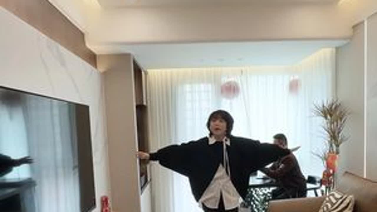 初二福门开，团圆此刻来！ 今天是回娘家的日子，带你看一套充满归属感的温馨案例。一个家最好的设计，就是让每个角落都能容纳亲情。无论走多远，推开这扇门，父母在，家在，爱就在。#厦门装修 #厦门精装...