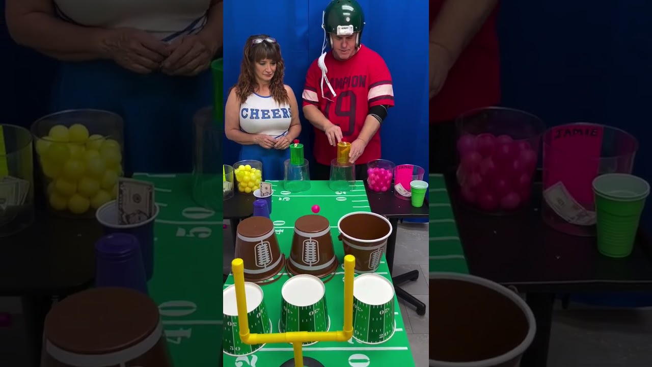 Веселая футбольная игра для вечеринок с самодельными рогатками из прищепок, в которых можно стрел...