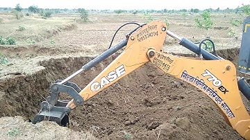 CASE 77EX JCB Backhoe Machine Loading Dirt in Tractor - JCB Cutting Mud and Leveling Agro Field JCB