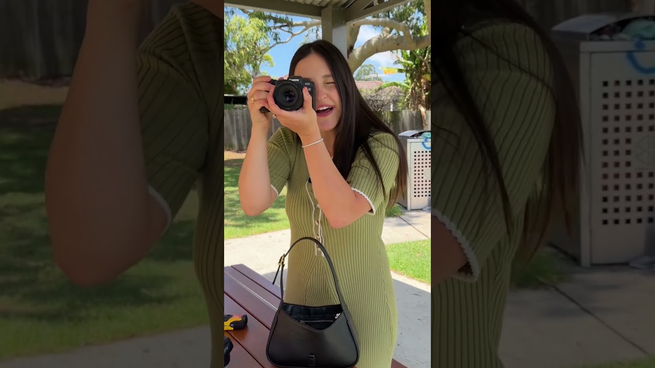 Женщины фотографируют в 2026 году