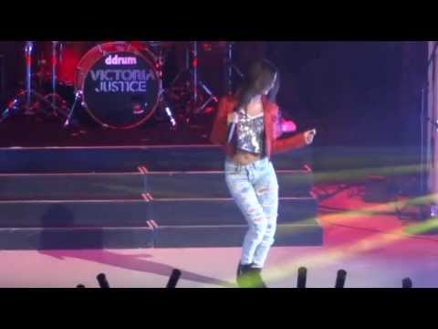 Victoria Justice Shake Live In Del Mar 6 22 13 