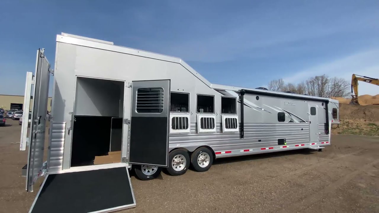 2021 Bighorn BH8516SRB Horse Trailer