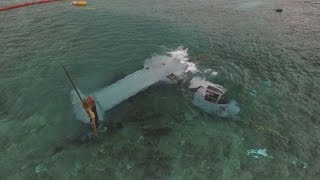 米軍オスプレイ不時着、大破  沖縄県名護市の海岸－ドローン撮影