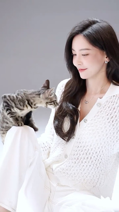 Kelly于文文Studio | “突突突！”🔫你已被 @KellyYu 的小猫冲锋枪击中，来数数视频里一共有几只咪