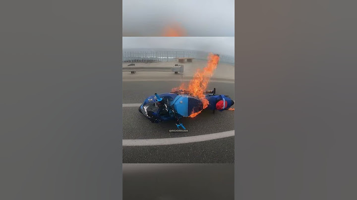 Il motociclista ottiene karma immediato 🤯