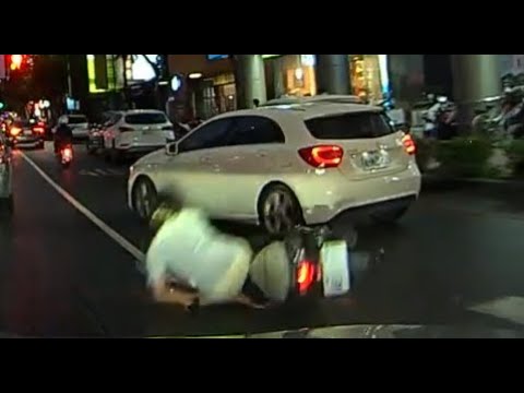 【車禍影片】 還好剛起步還煞得住（2023.06.12 高雄市前金區中華三路