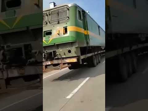 Train engine carry by a lorry matlab truck||????||#shorts #trending