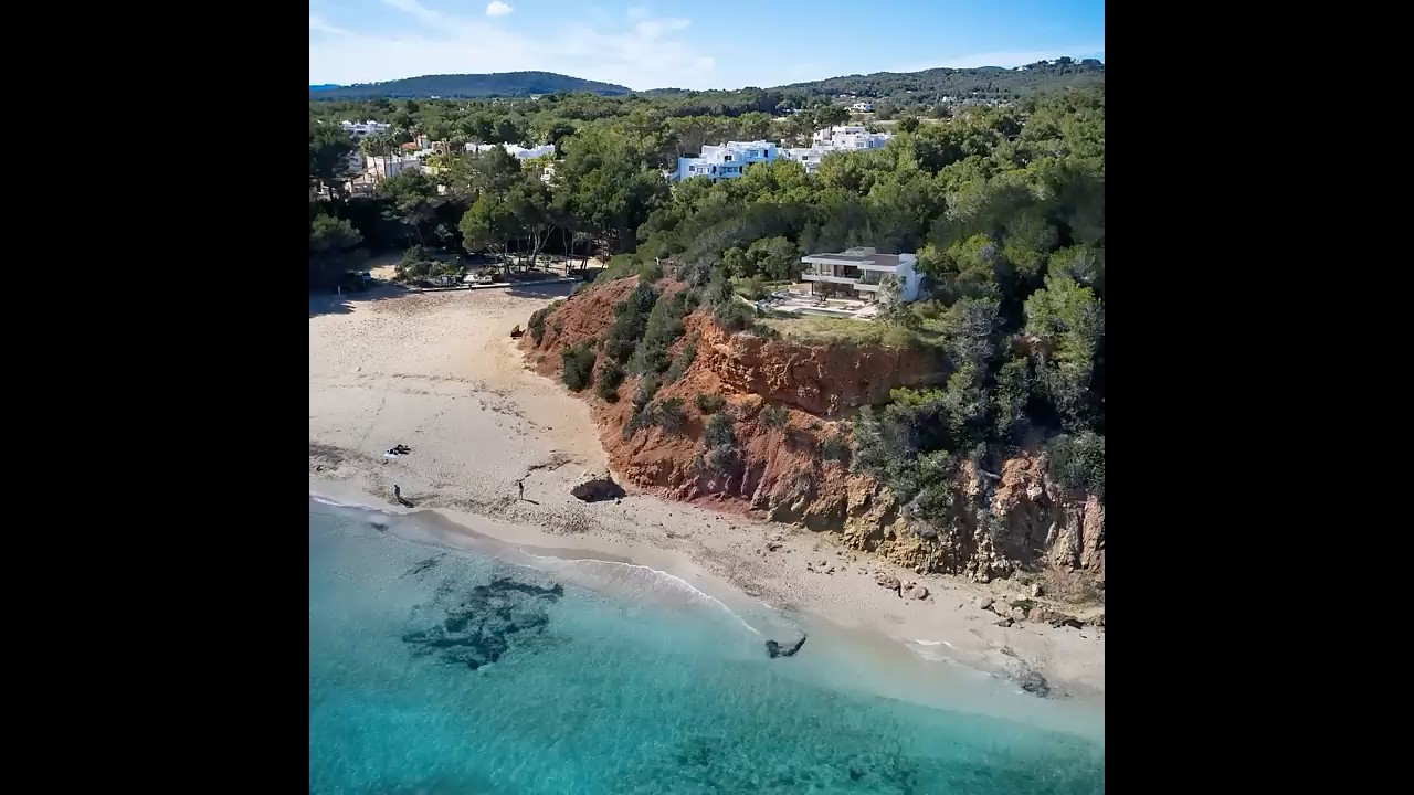 Exclusive first-line plot with license in Cala Llenya, Ibiza