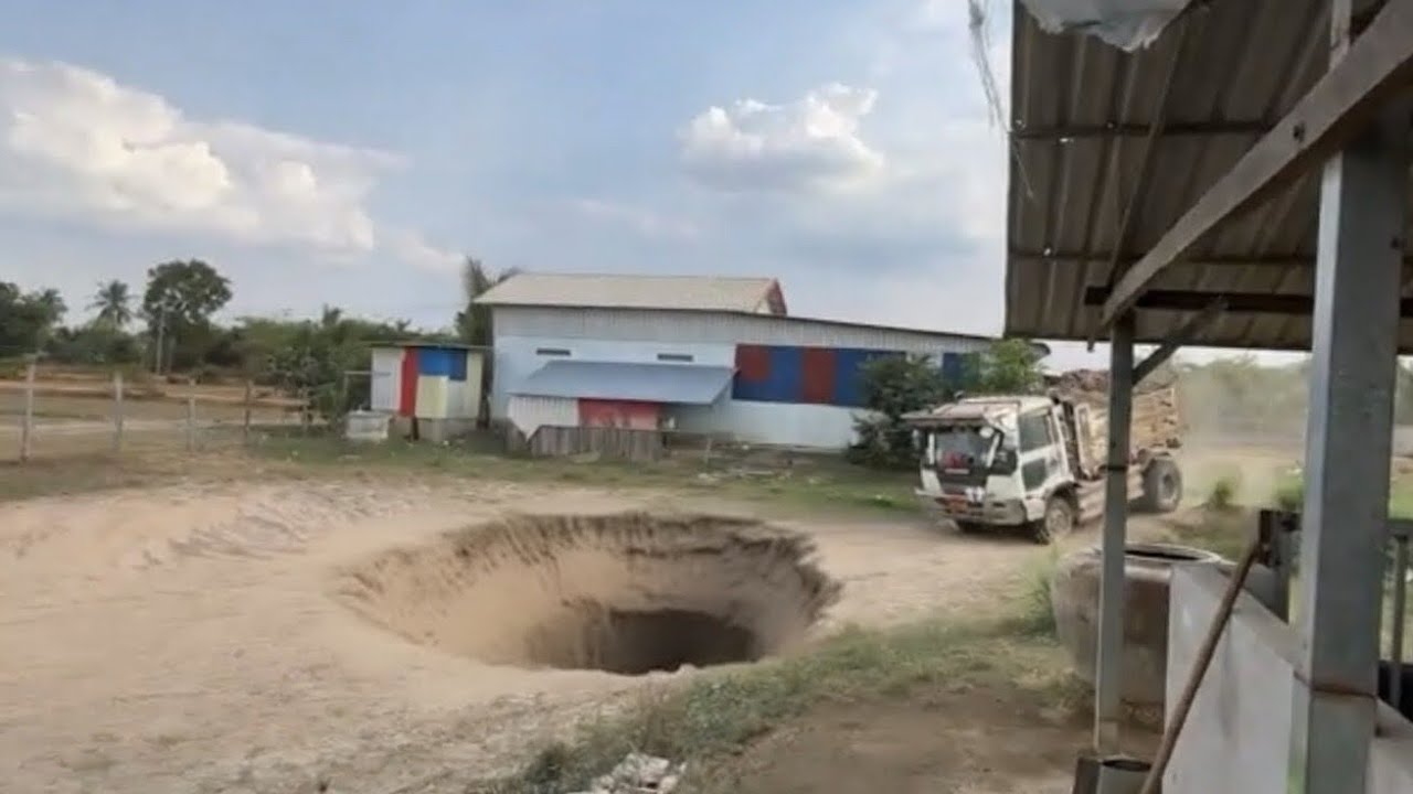 Bulldozer and excavator (backhoe) filling up the land with soil #bulldozerofficial  #excavator #jcb 
