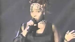 Video thumbnail of "Mary J Blige - Missing You Live"