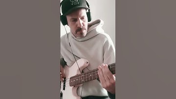 Thumbnail of 🔥Transform Pentatonic Patterns to Pro Bass Fills Instantly #shorts