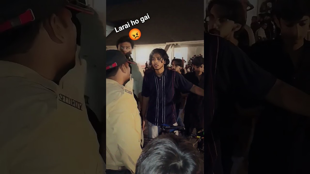 pakweels auto show ma larai ho gai😡🔥