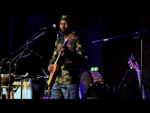 Peter Mawanga & the Amaravi Movement - Yesu Ndi Khomo (live at Swallow Hill Music, Denver, 2017)