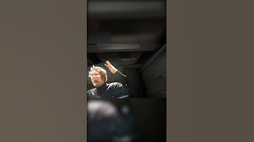 learning how to diffuse a bomb. #shorts #shortsgaming