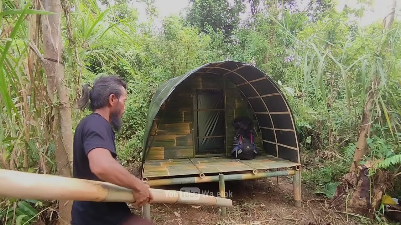 Solo camping hujan deras membuat tempat perlindungan & perapian yang hangat