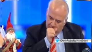 Adam Olsa Kapidan Gi̇rer Ni̇ye Bacadan Gi̇ri̇yorsun Kardeşi̇m