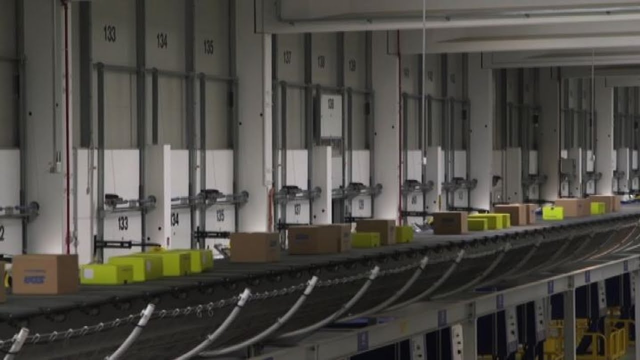 Bologna, il nuovo Hub di Poste da record: 34.000 pacchi all'ora