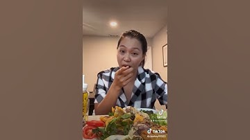 Youtuber nổi tiếng triệu sub, triệu view mà nói chuyện chỉ chỉ cái tay vậy đó