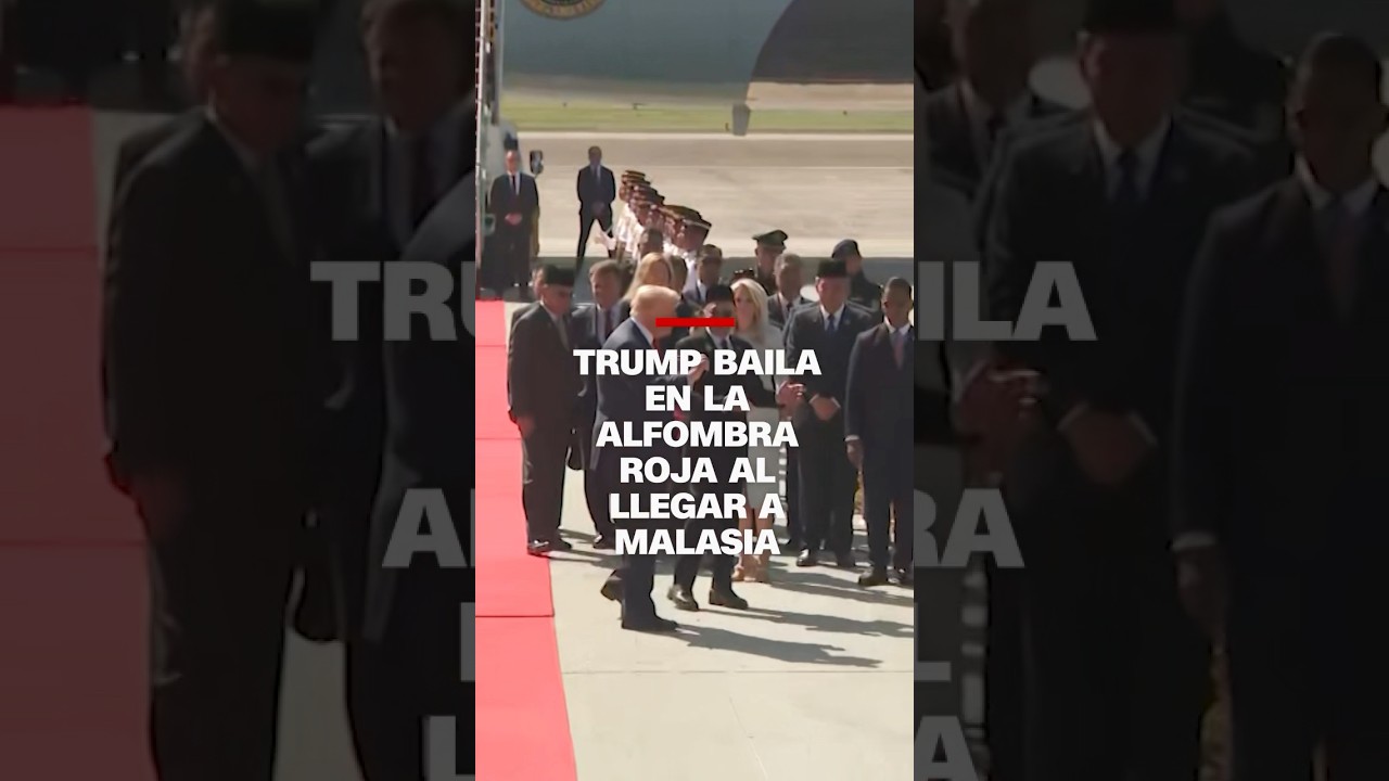 Trump baila en la alfombra roja al llegar a Malasia
