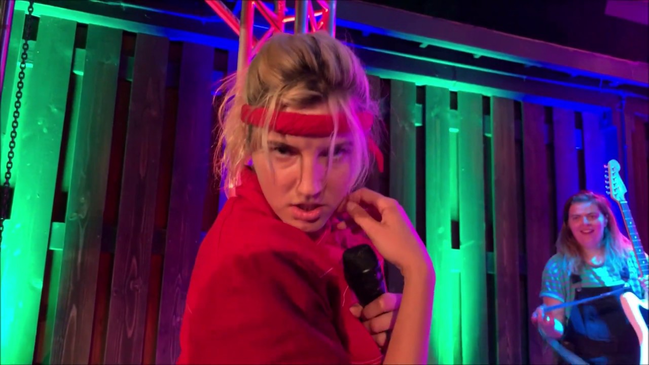 Caroline Rose - Jeannie Becomes A Mom (Live in Petaluma 2019)