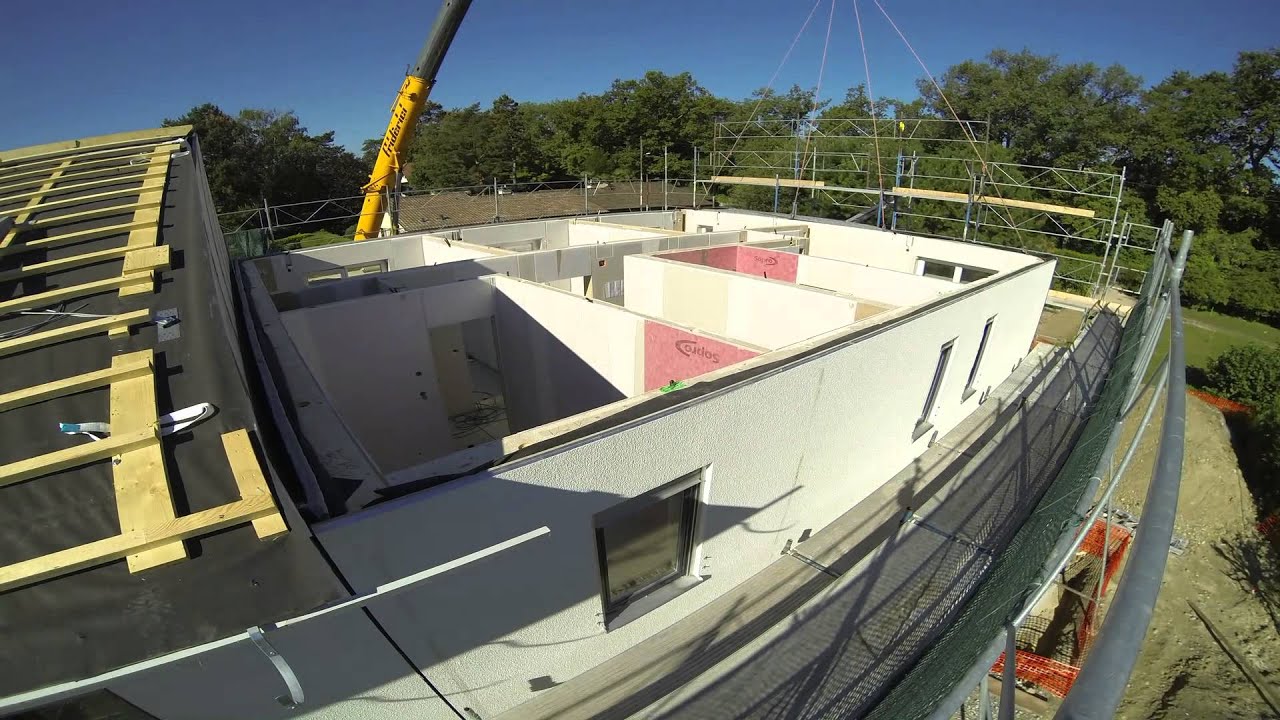 Timelaps - construction maison préfabriquée en bois.