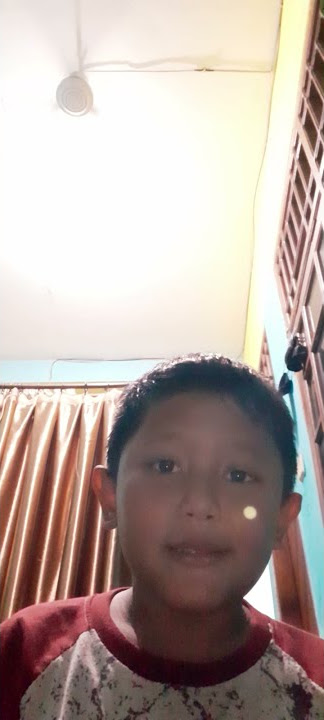 abdul qodir jaelani kelas 3b MI RUHULULUM menyayikan lagu awan putih