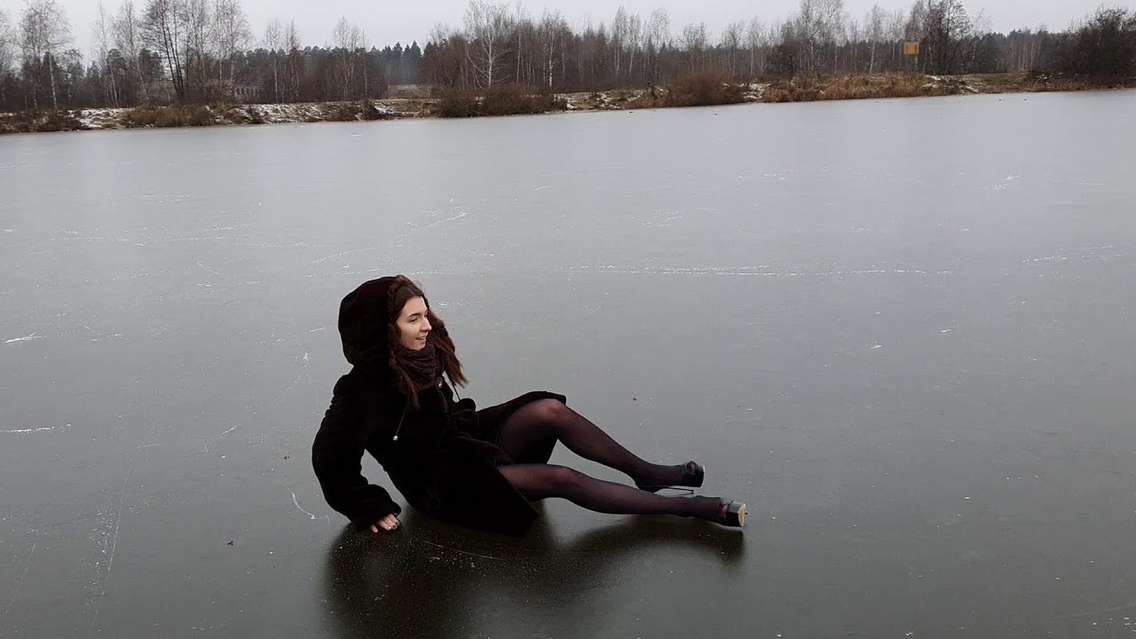 high heels on ice, fall down on high heels, high heels slide on ice, heels in snow (scene 316-320)
