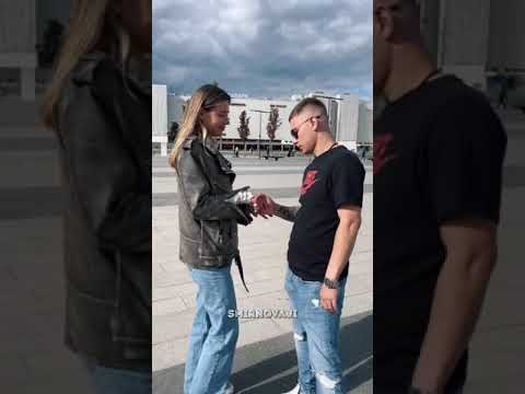 НИКОГДА НЕ СУДИТЕ ЧЕЛОВЕКА ПО ВНЕШНЕМУ ВИДУ! НА ЧТО ОНА ГОТОВА РАДИ НЕЗНАКОМОГО ЧЕЛОВЕКА? #shorts