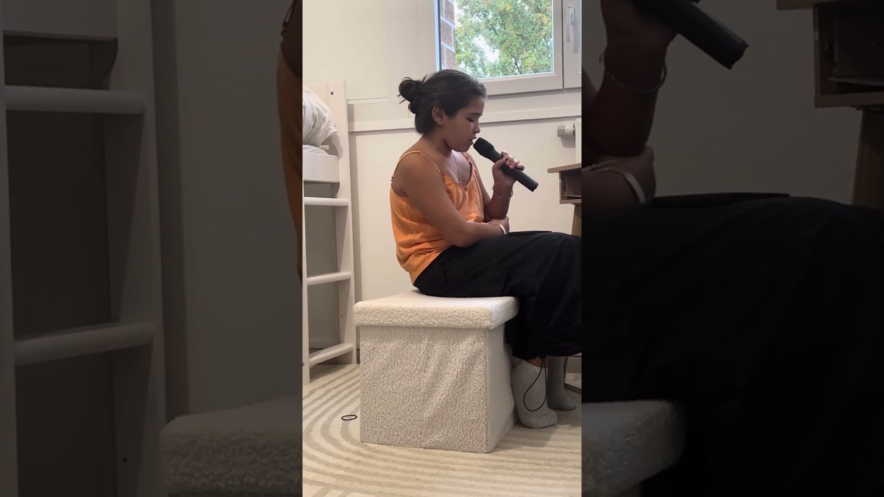 ￼ Divine qui chante