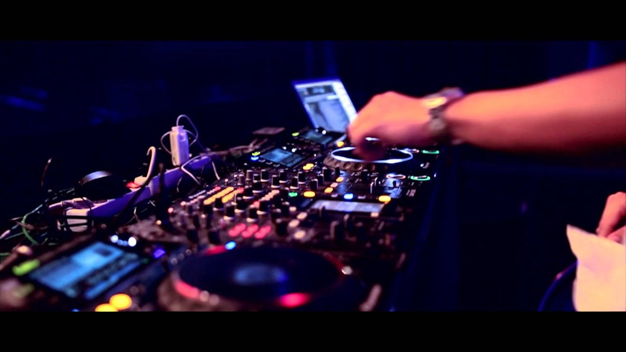 WEEKEND FESTIVAL 2013 TRAILER & PHASE 2 ARTIST LINE UP!