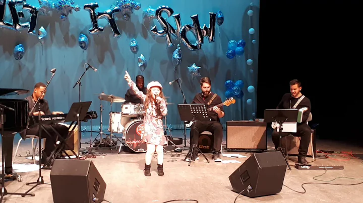 Roberta Battaglia singing " Rolling in the deep" b...