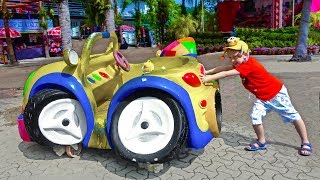 Илья и Картонка в парке огромных животных Илья и Картонка в парке огромных животных