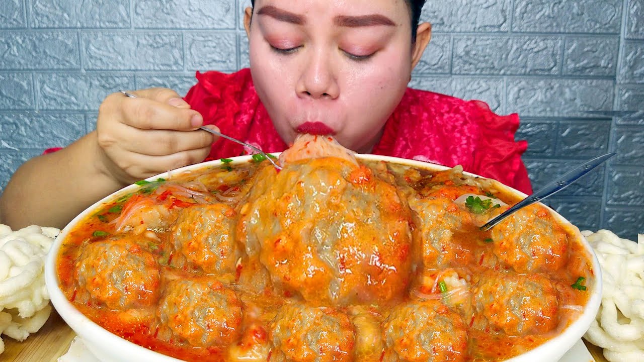 spicy meatball beef with tofu noodles extra spicy sambal Mukbang YouTube