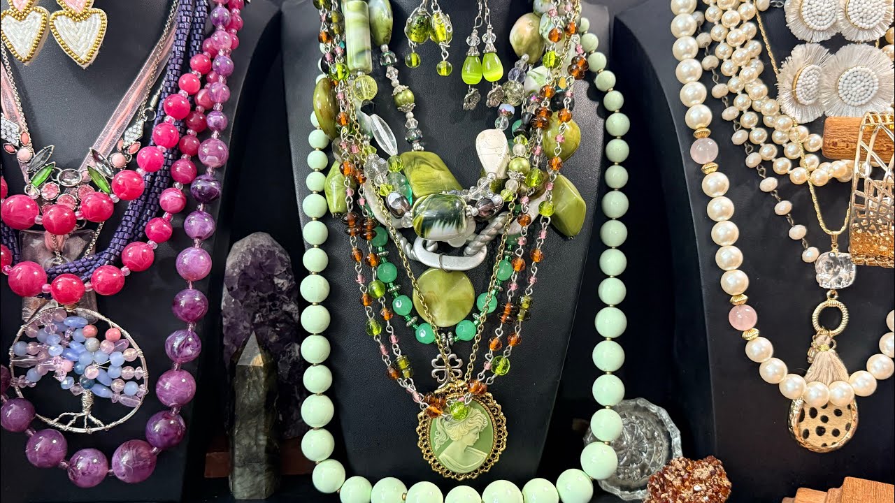 Предварительный показ лотов! Аукцион ювелирных изделий состоится завтра, в среду, в 