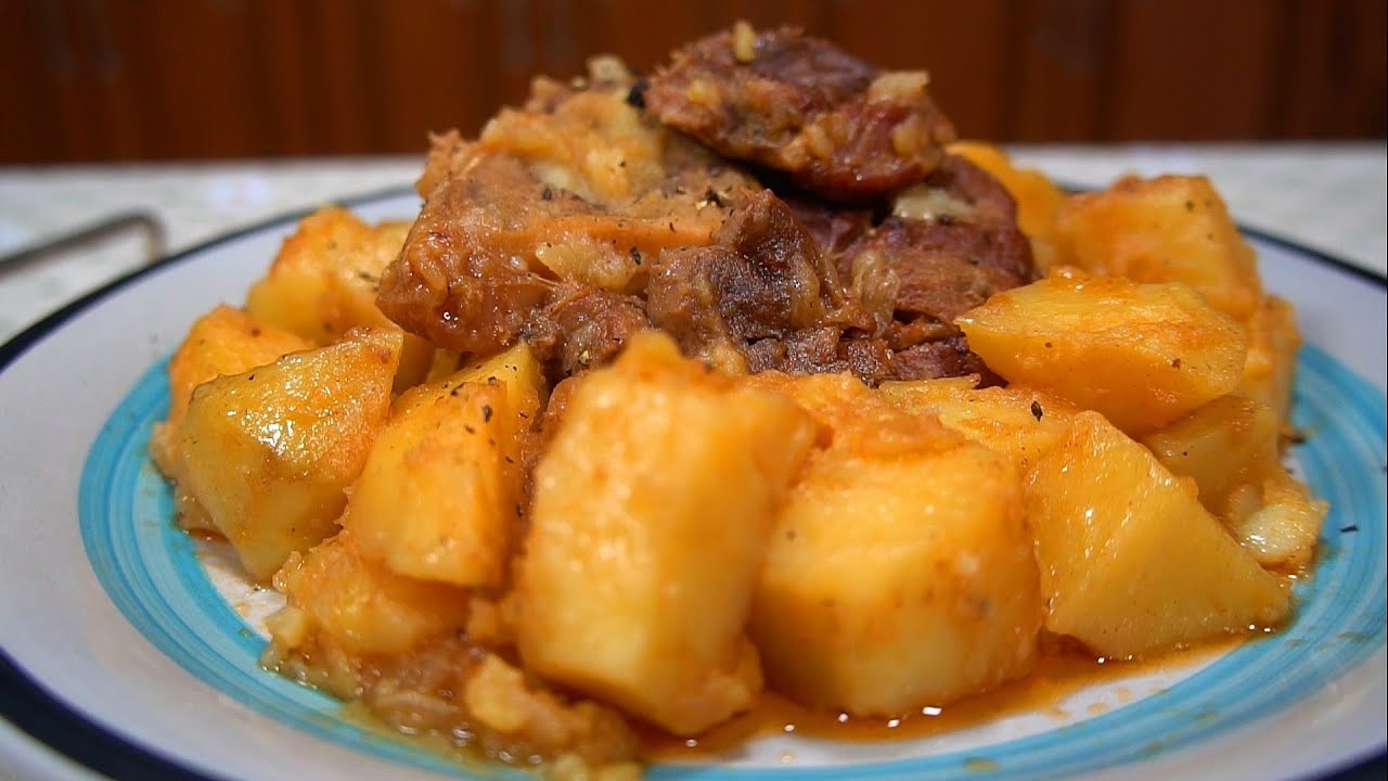 Gatuani kështu gjellën tradicionale të patateve me mish dhe do më falenderoni