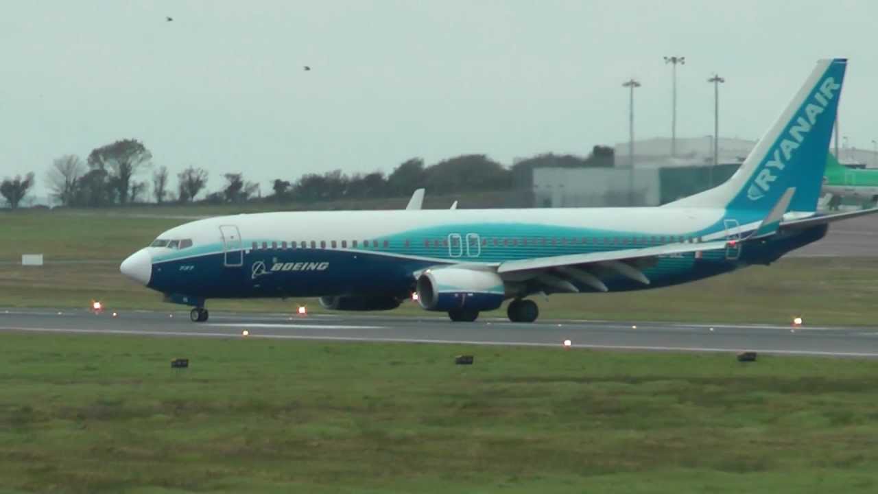 RYANAIR DREAMLINER C/S - Crosswind Landing - Cork Airport