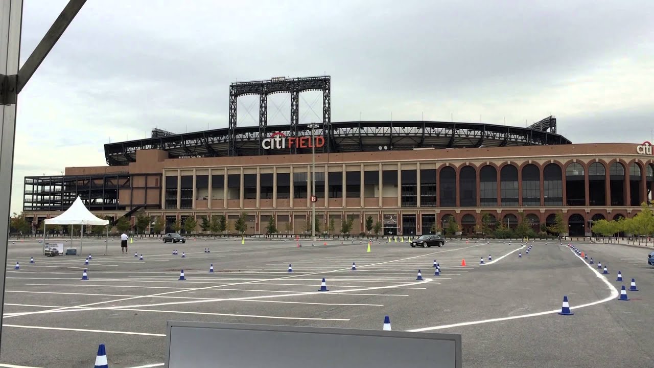 BMW Car Control Clinic @ Citi Field Skid Pad - YouTube